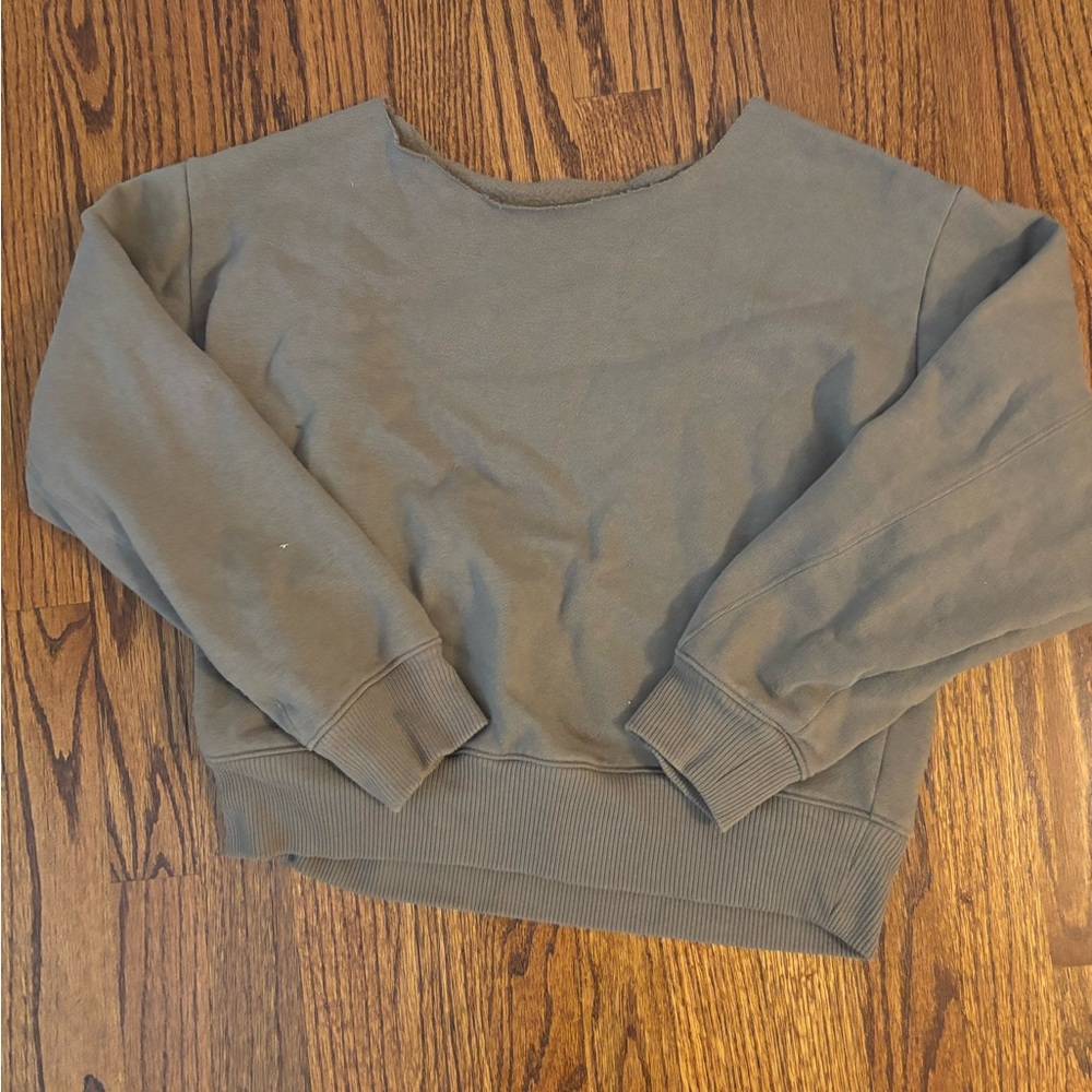 Casual Gray/Green Sweatshirt